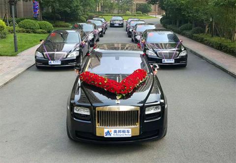 上?;閼c租車時(shí)要注意什么?上海婚慶租車注意事項(xiàng)